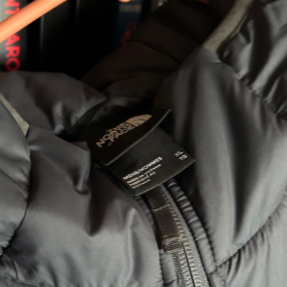The North Face Men's Charcoal Puffer Jacket - Picture 3 of 5